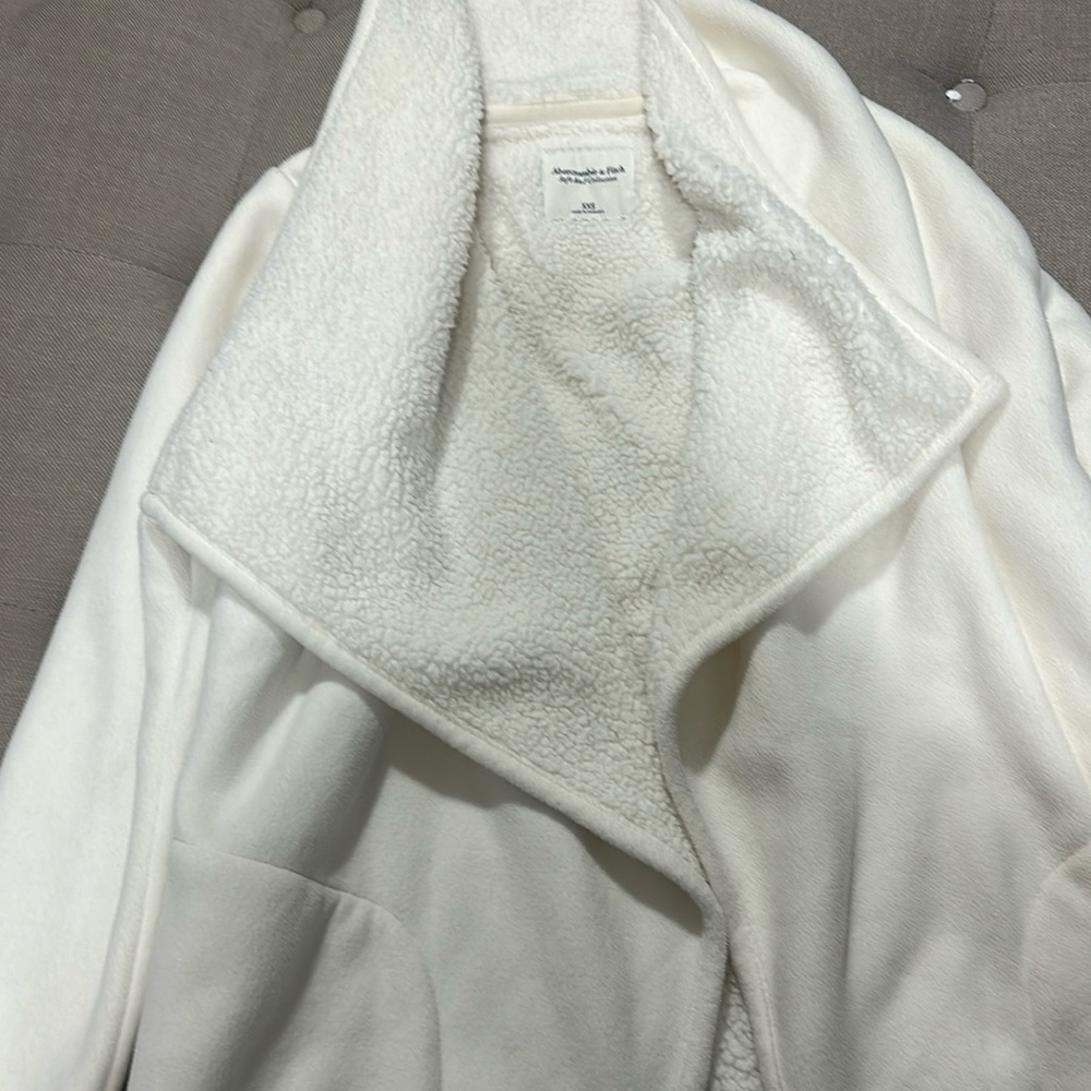Abercrombie & Fitch sweater